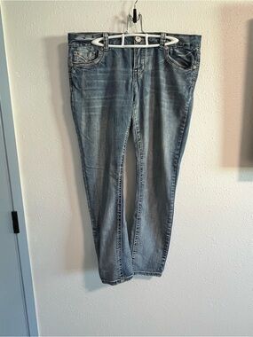 Amethyst Jeans Straight Leg Women's Jeans in Faded Blue Size 13